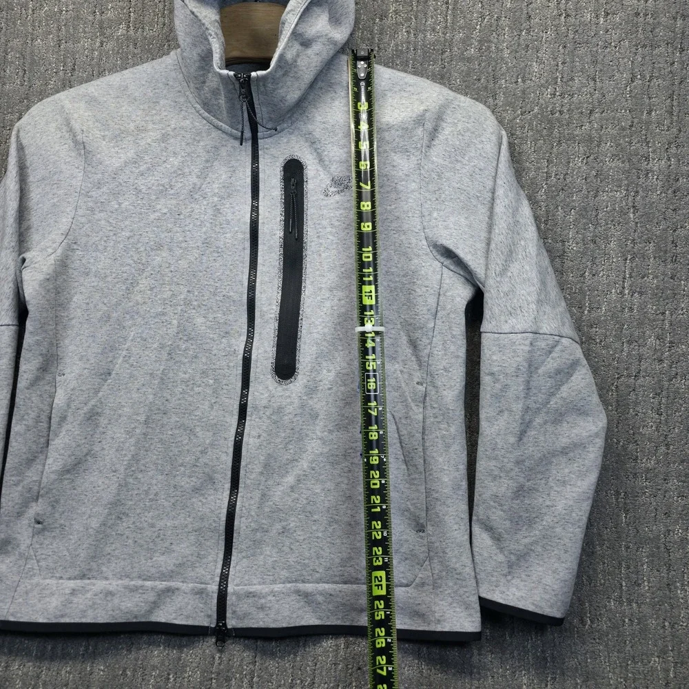 Nike sportswear tech